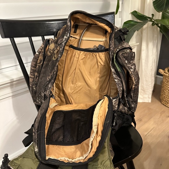 Cabela’s hunting backpack. - Picture 3 of 6